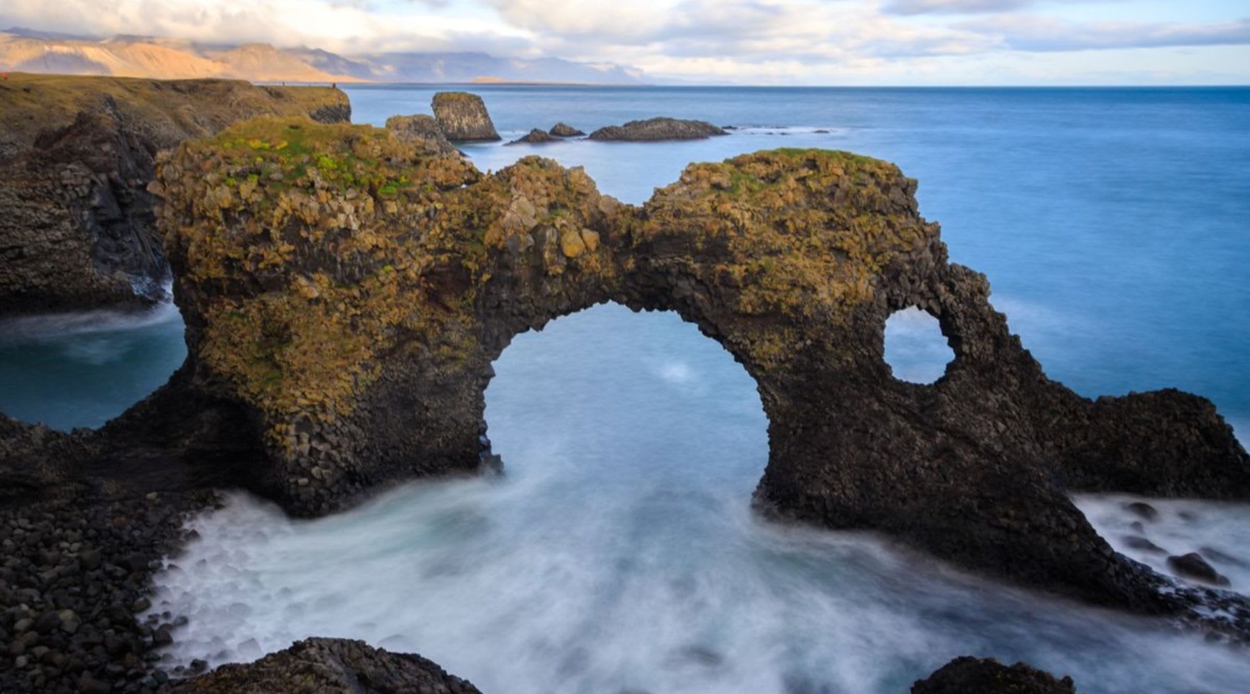 Bellissimo paesaggio di una scogliera nella penisola di Snæfellsnes.