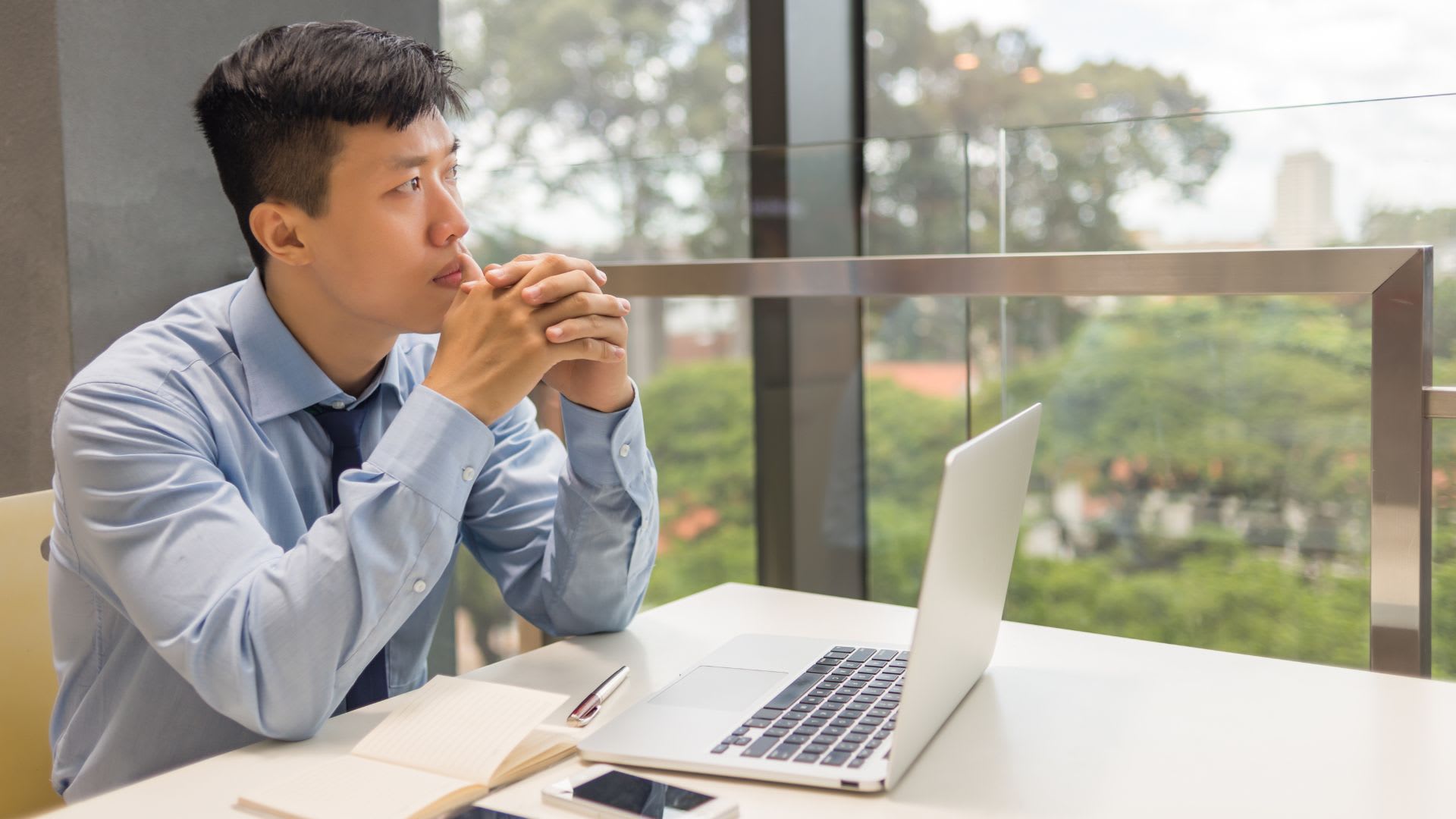 A disengaged employee, highlighting the effects of miscommunication on workplace disconnection and employee turnover.