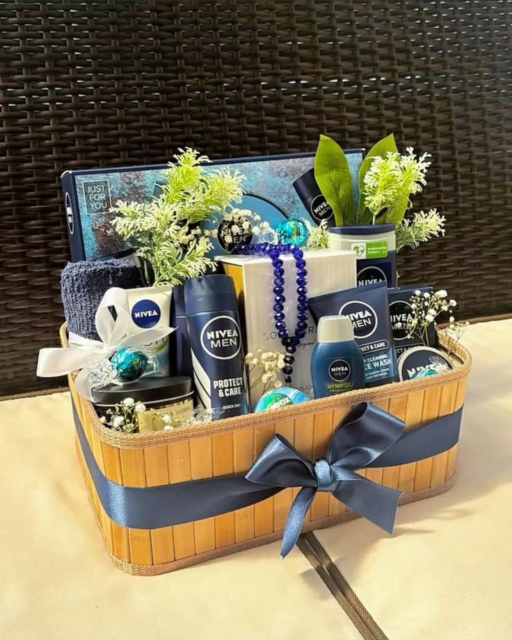 Structured gift hamper with ribbon finish