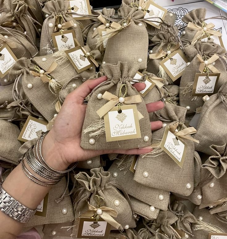 Return gift and hamper wrapping by Whishess Kota