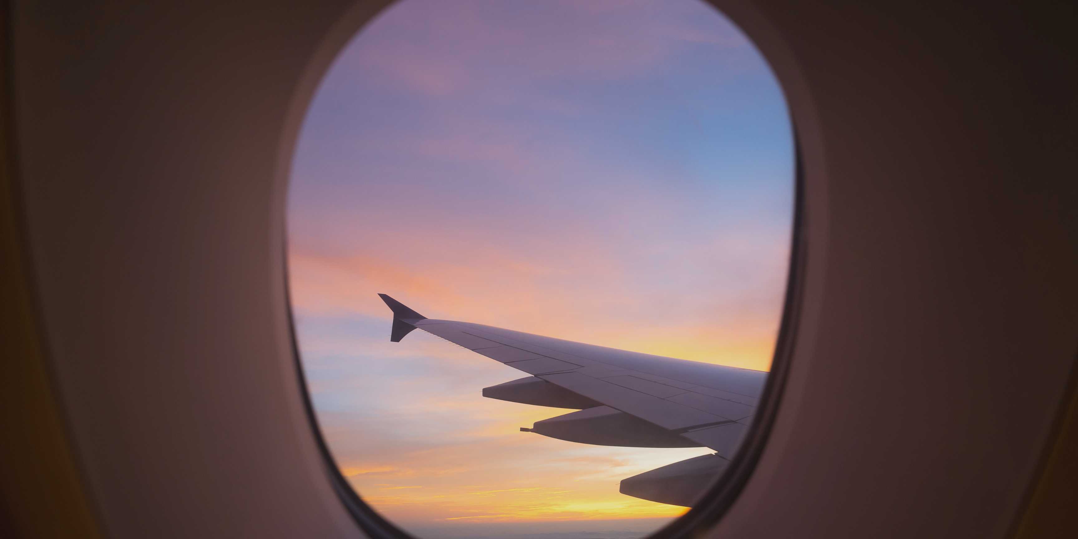 ¿Primera clase o primera en contaminar? Impuesto climático a los vuelos más contaminantes