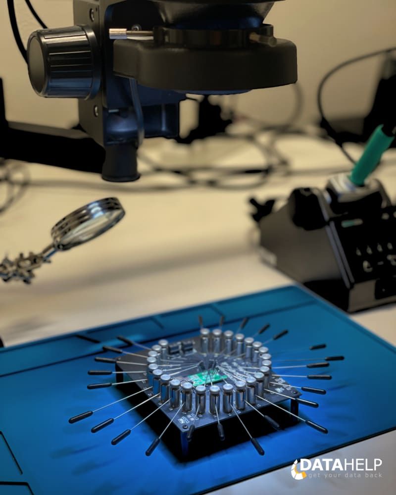 Svatební fotky z flash disku zalitého epoxidem