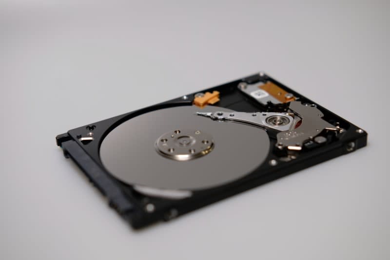 Disk přejetý vysokozdvižným vozíkem