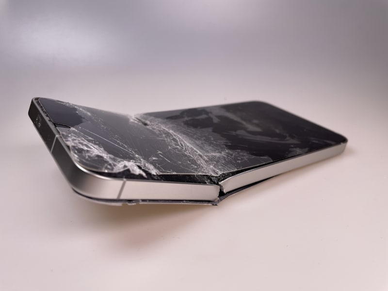 Detail poškození Samsung Galaxy S24+