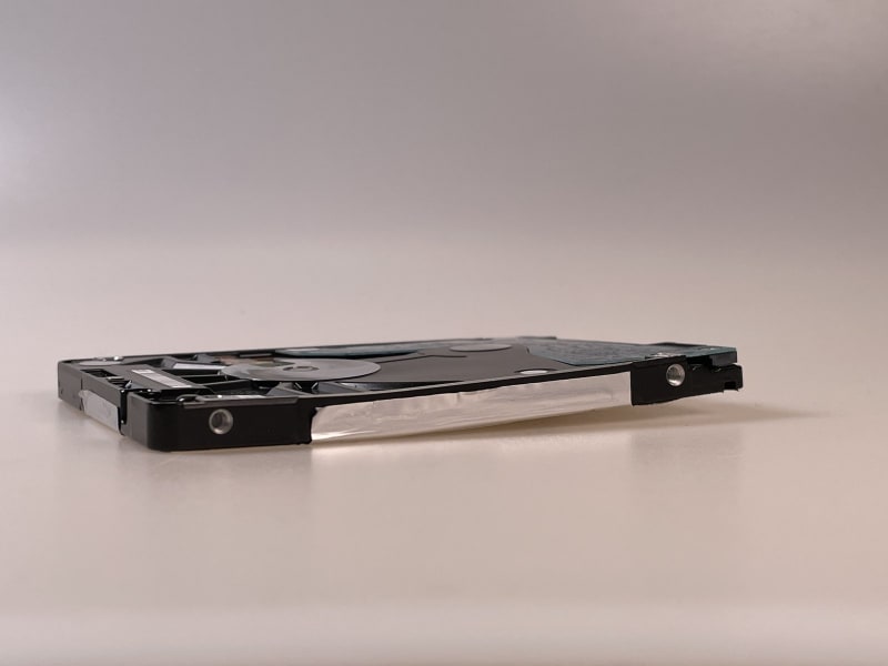 Poškozený povrch ploten disku