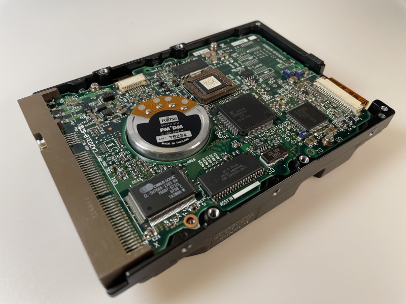 Svazek čtecích hlav Fujitsu disku