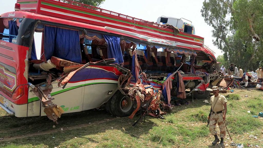 Fatal Road Accidents at an All-time High in Pakistan – Exploring the Flaws in the Transport Sector of Pakistan - Automark