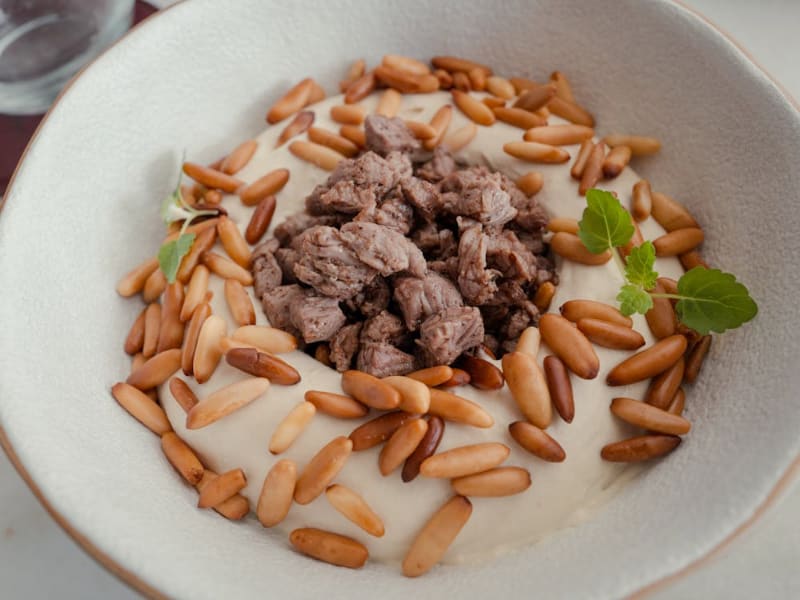 Hummus bil Lahme