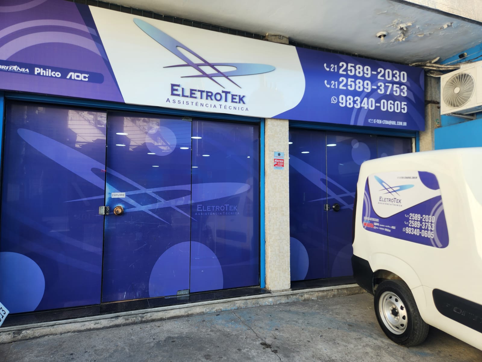 Consertos de TV's, Caixas de Som, Microodas e afins