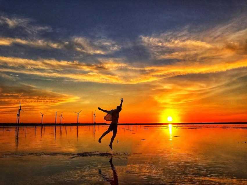 高美濕地全攻略：木棧道夕陽與潮汐時刻表