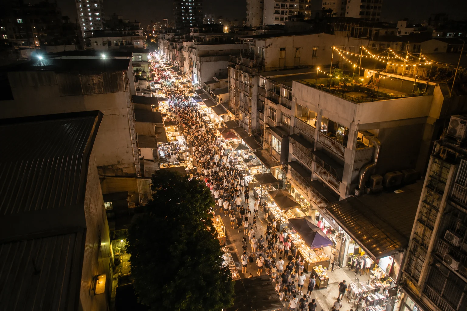 一中街住宿推薦｜吃宵夜方便真的差很多