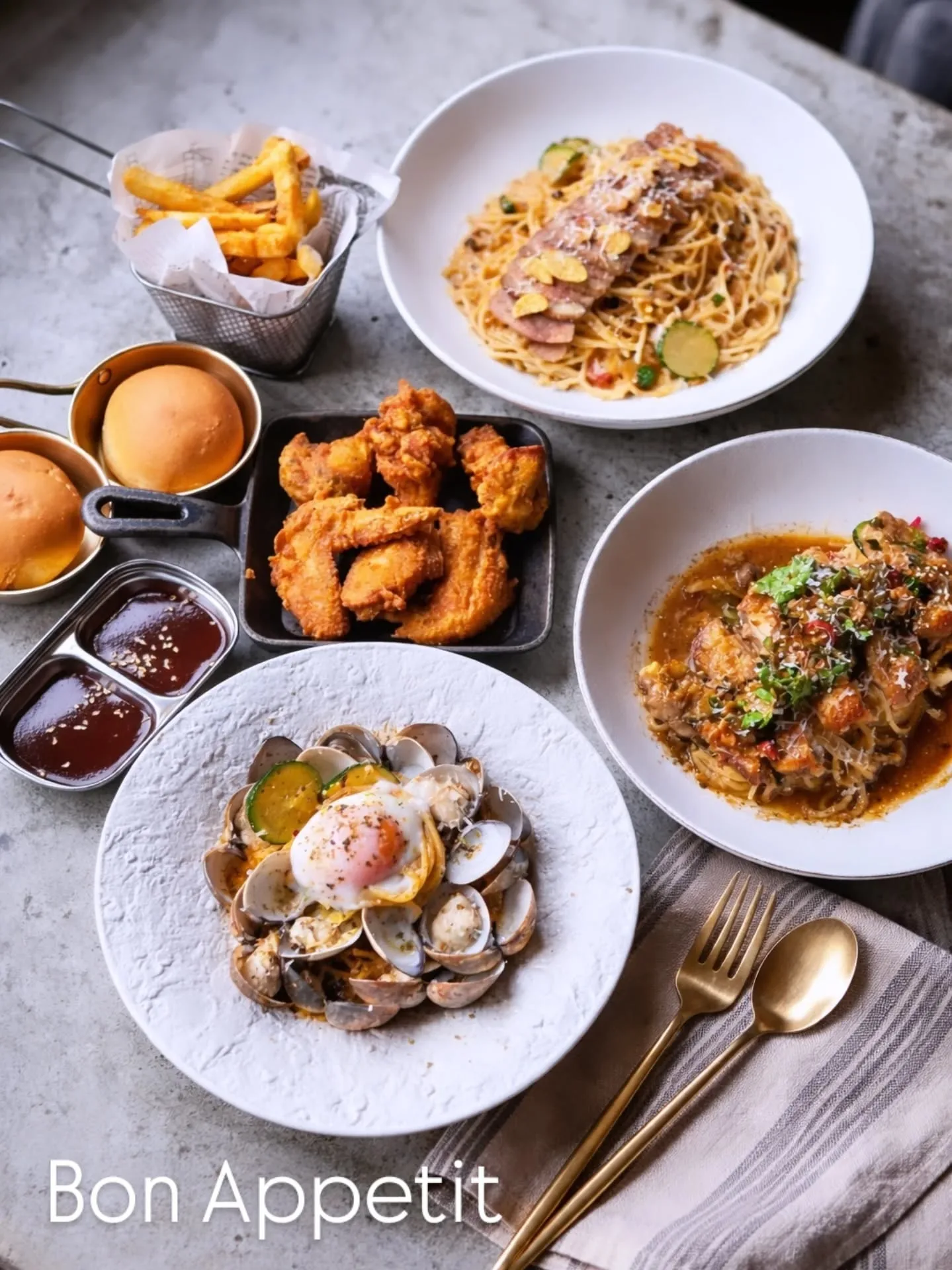 8 Brothers Creative Restaurant – Yizhong Branch