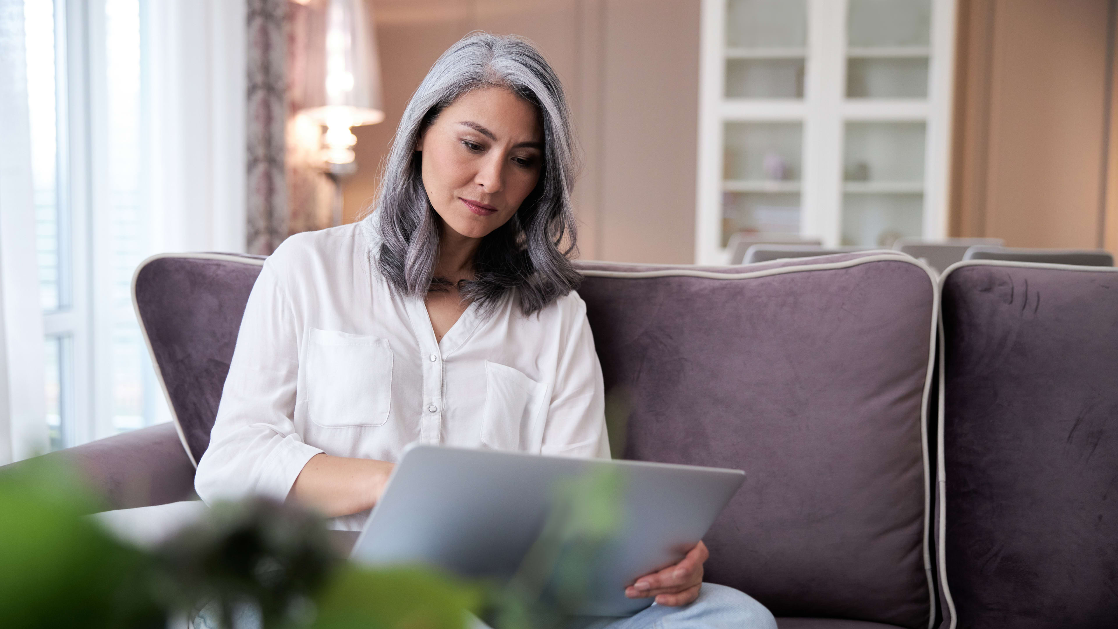 womanlookingatlaptop