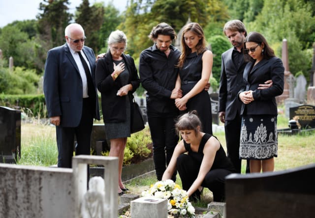 Cremation or burial: Which is best for you?
