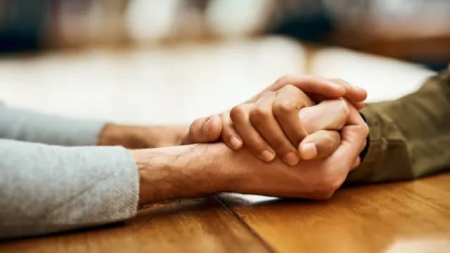 How to tell someone about a death in the family