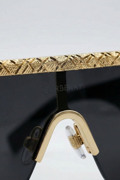 Óculos de Sol Feminino - Burberry Dourado + Preto