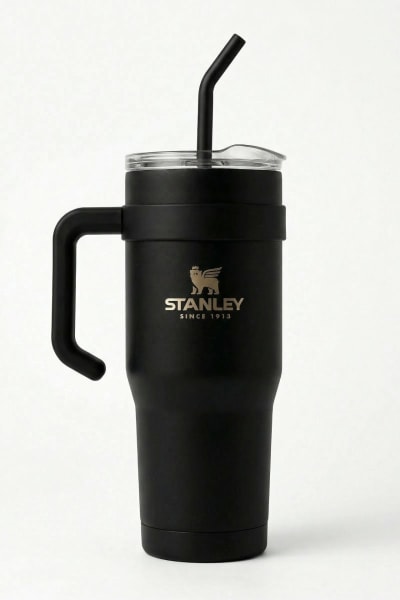 Copo Térmico com Alça e Canudo – Stanley Preto