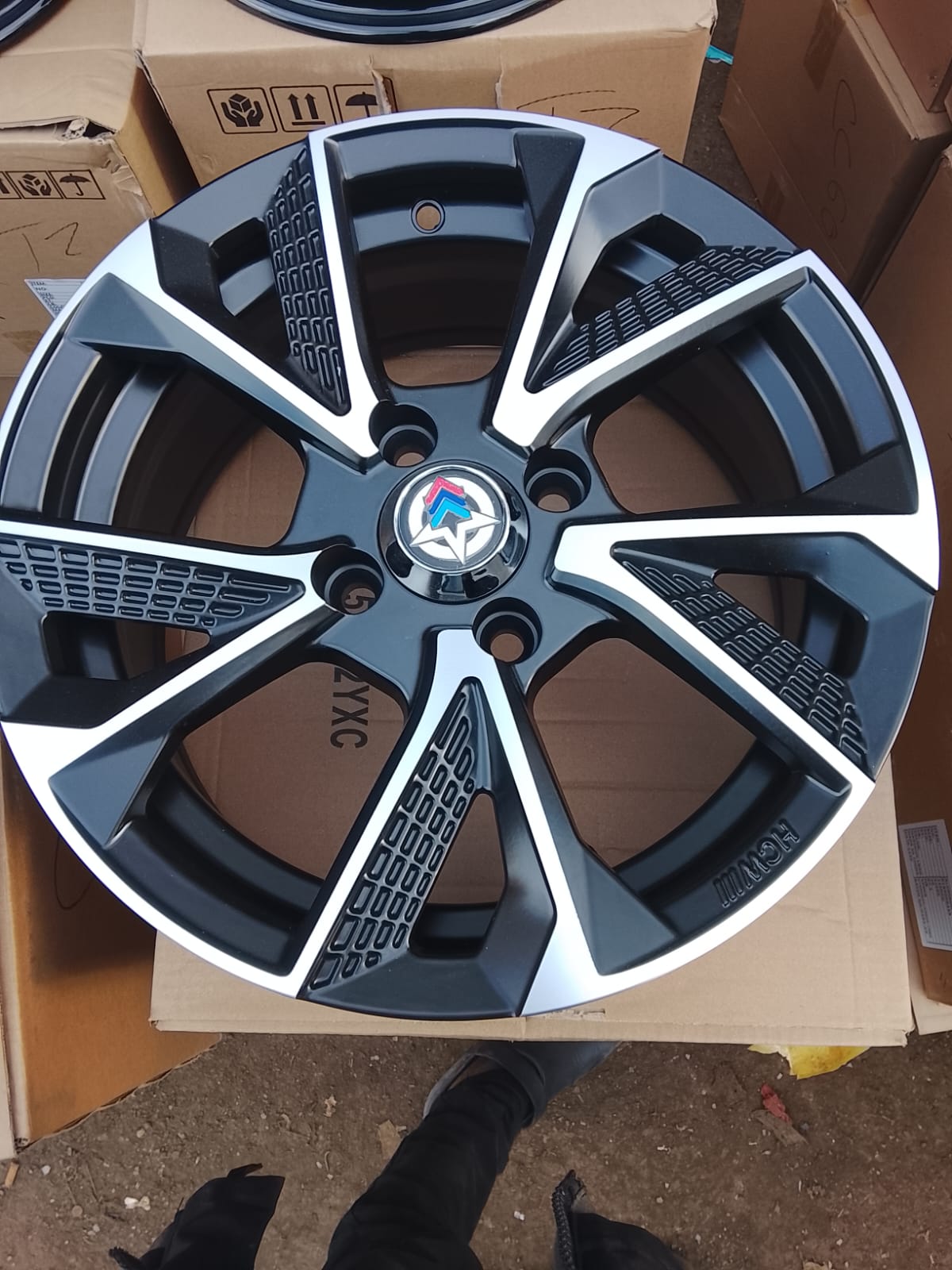 Aftermarket Diamond-Cut Sports Alloy Rim.