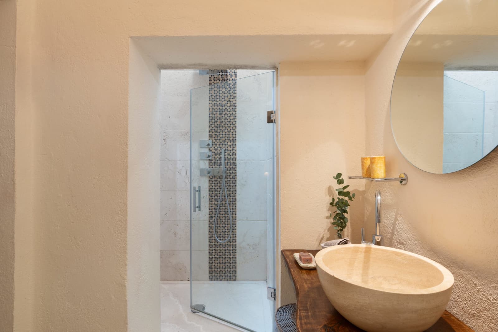 Villa Vetrichina — a walk-in shower