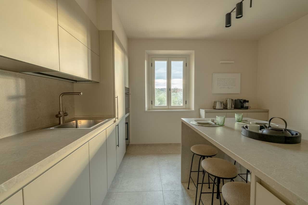 Tenuta Belvedere Estate: Tenuta Belvedere — the Suite Sole kitchen
