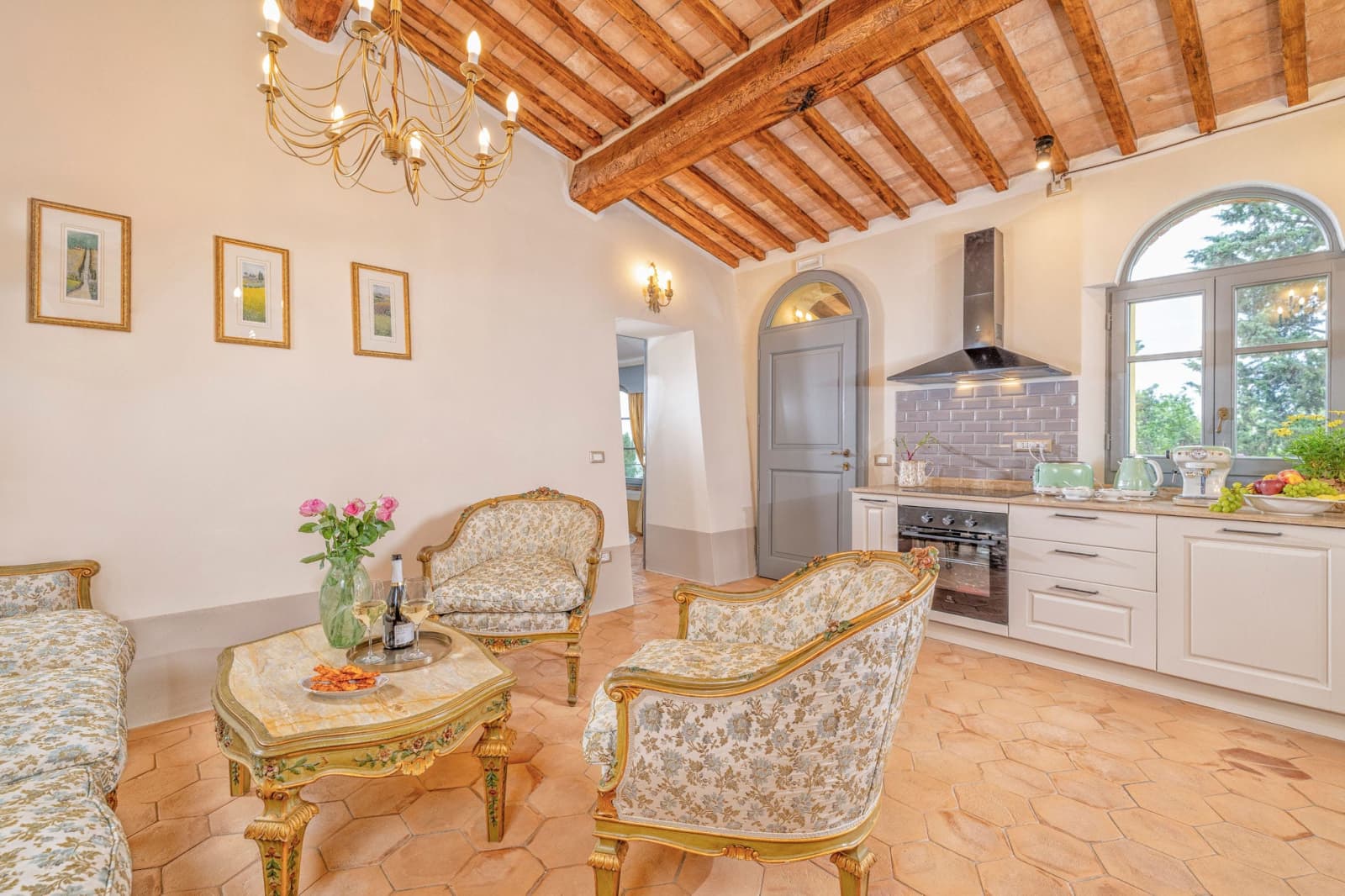 Villa Poggio d'Oro — an open-plan sitting room and kitchen