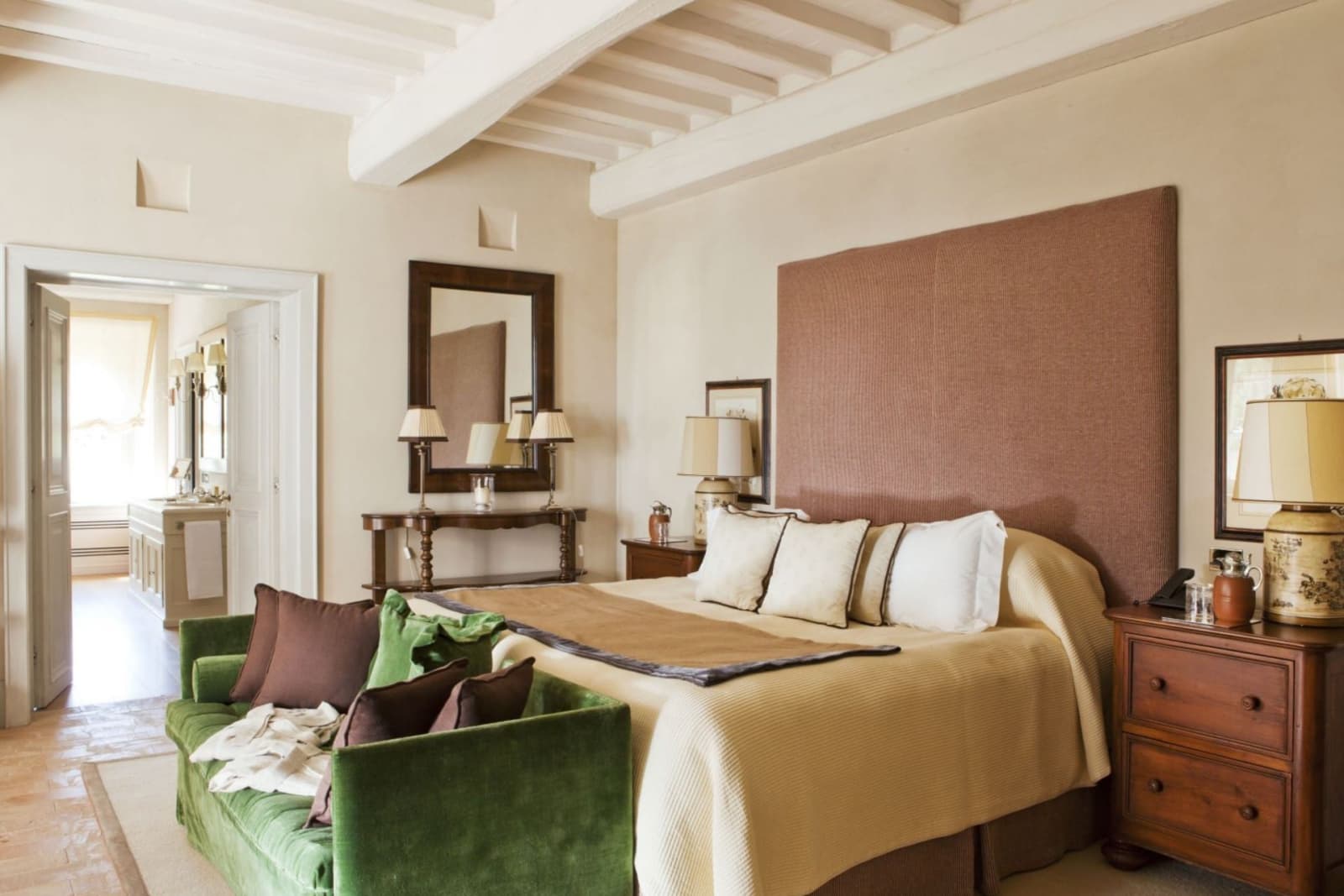 Villa Oliviera in Castiglion del Bosco, Tuscany, photograph 13 of 18