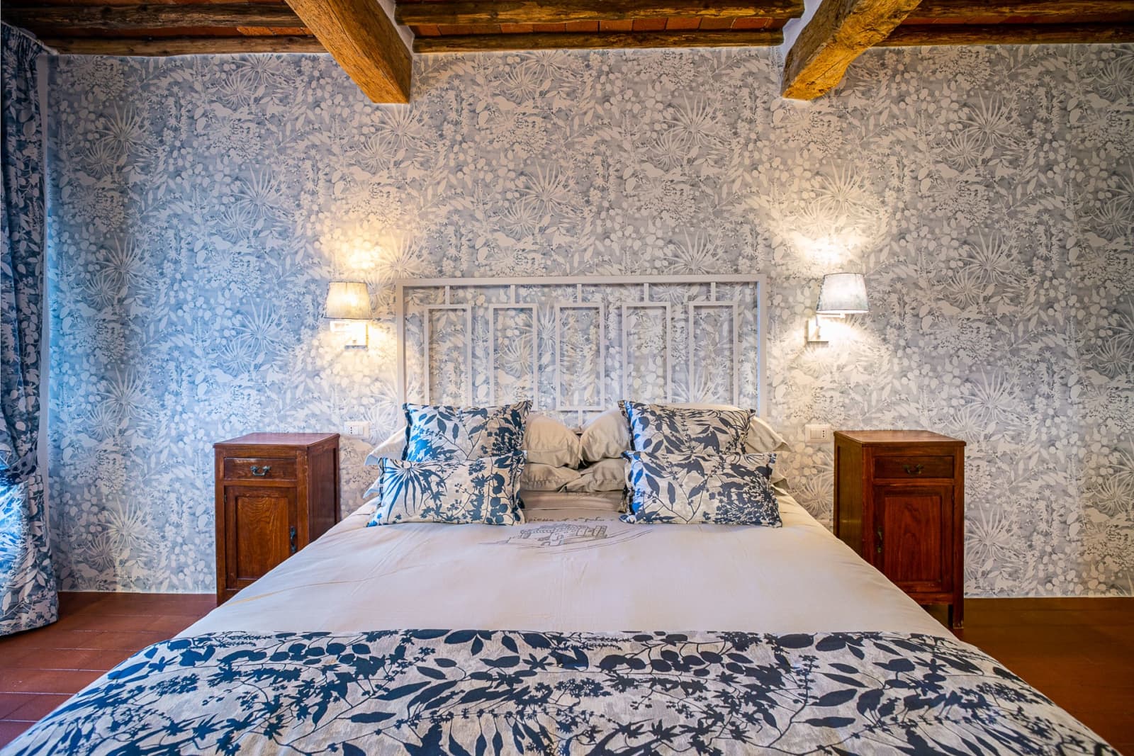 Casa dell'Erta — a bedroom in blue toile