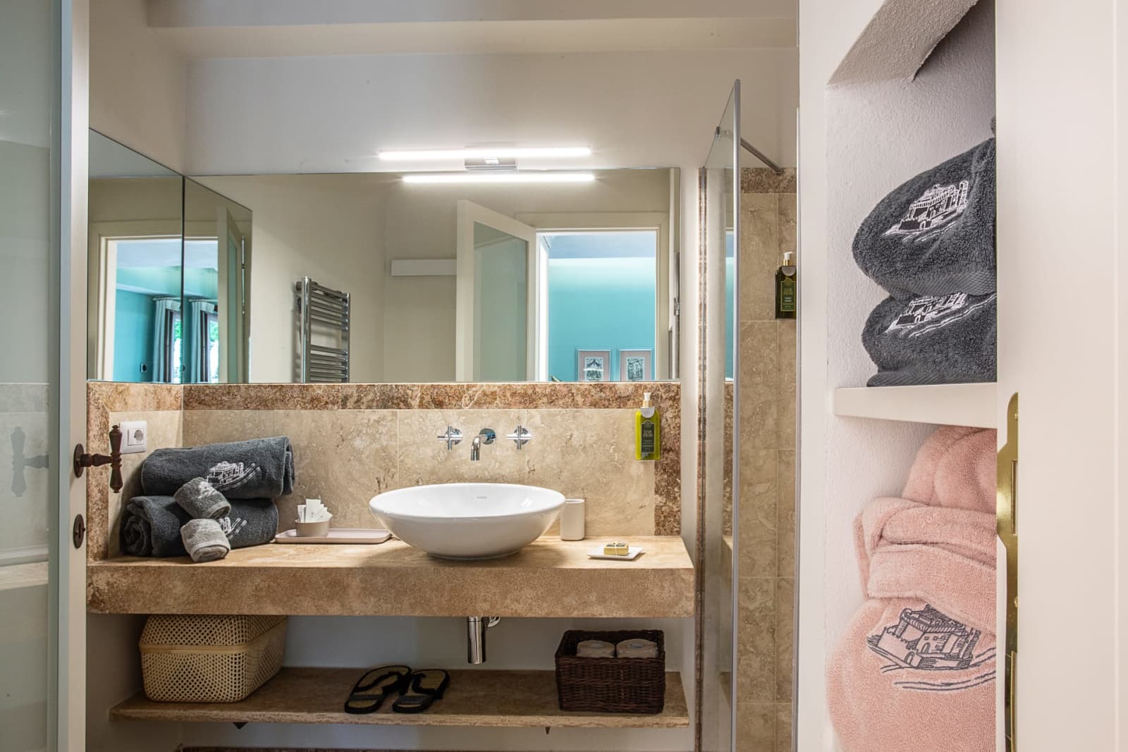 Casa Pernicella — a bathroom with a vessel basin