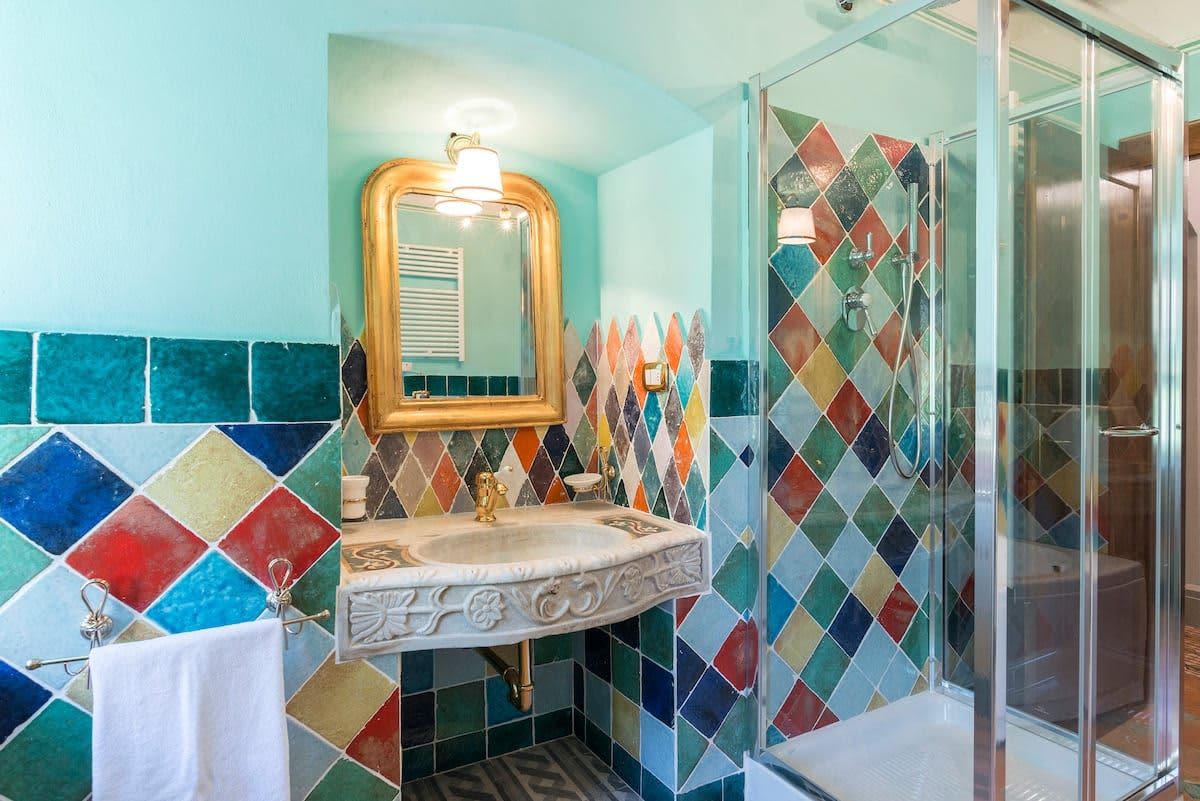 Villa della Cappella — an en-suite bathroom with teal mosaic tiling