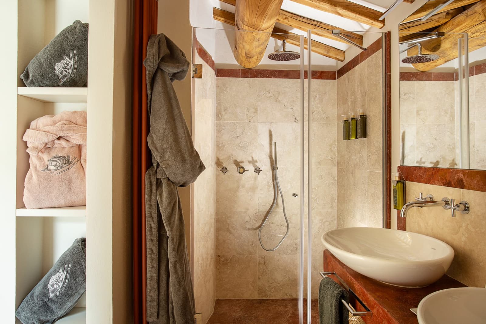 Casa Pernicella — a walk-in shower