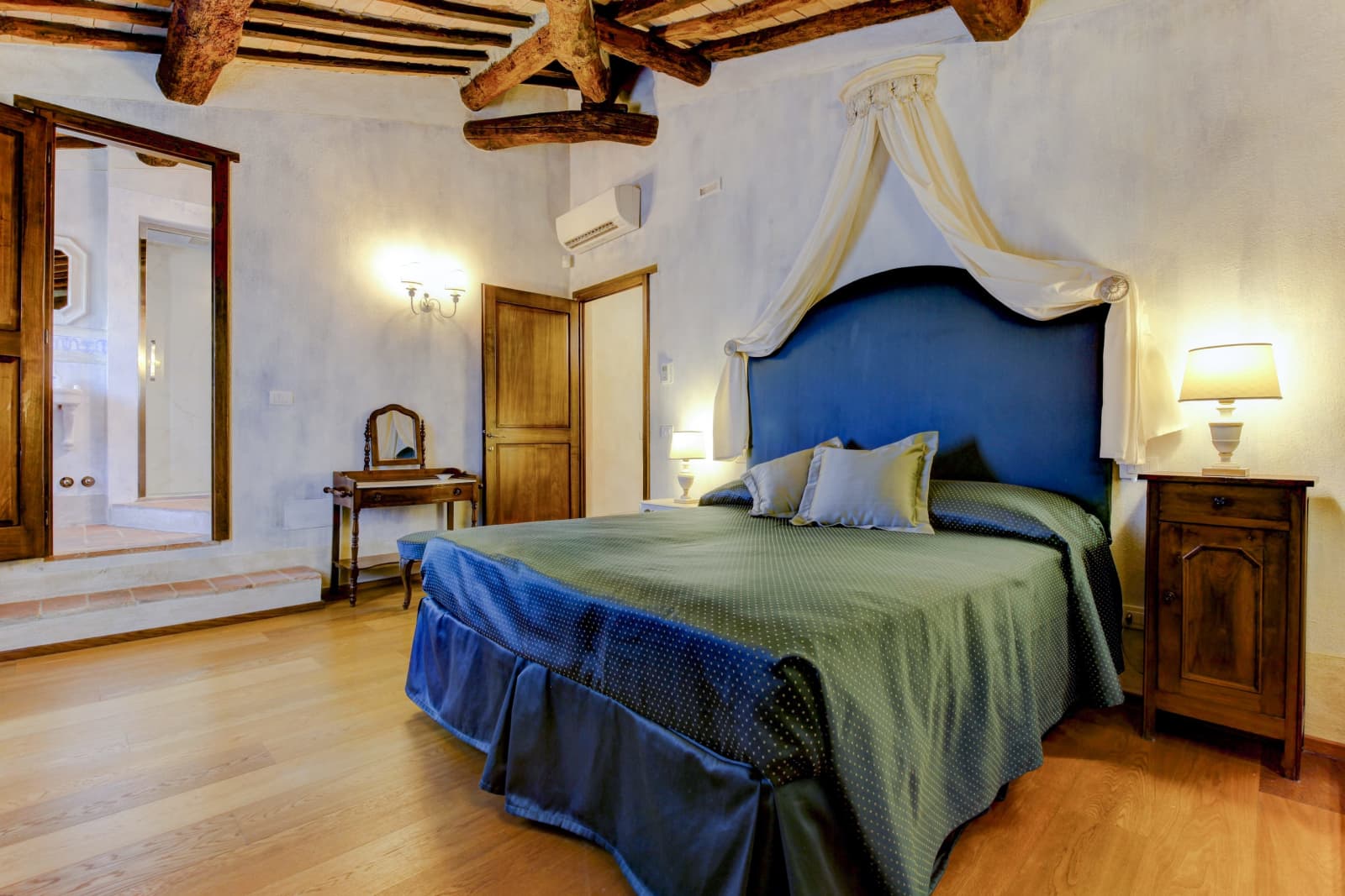 Villa Elle in Siena, Tuscany, photograph 36 of 65