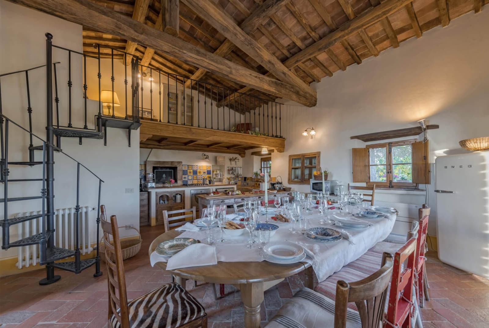 Villa delle Sorelle — the big kitchen and its table for twelve