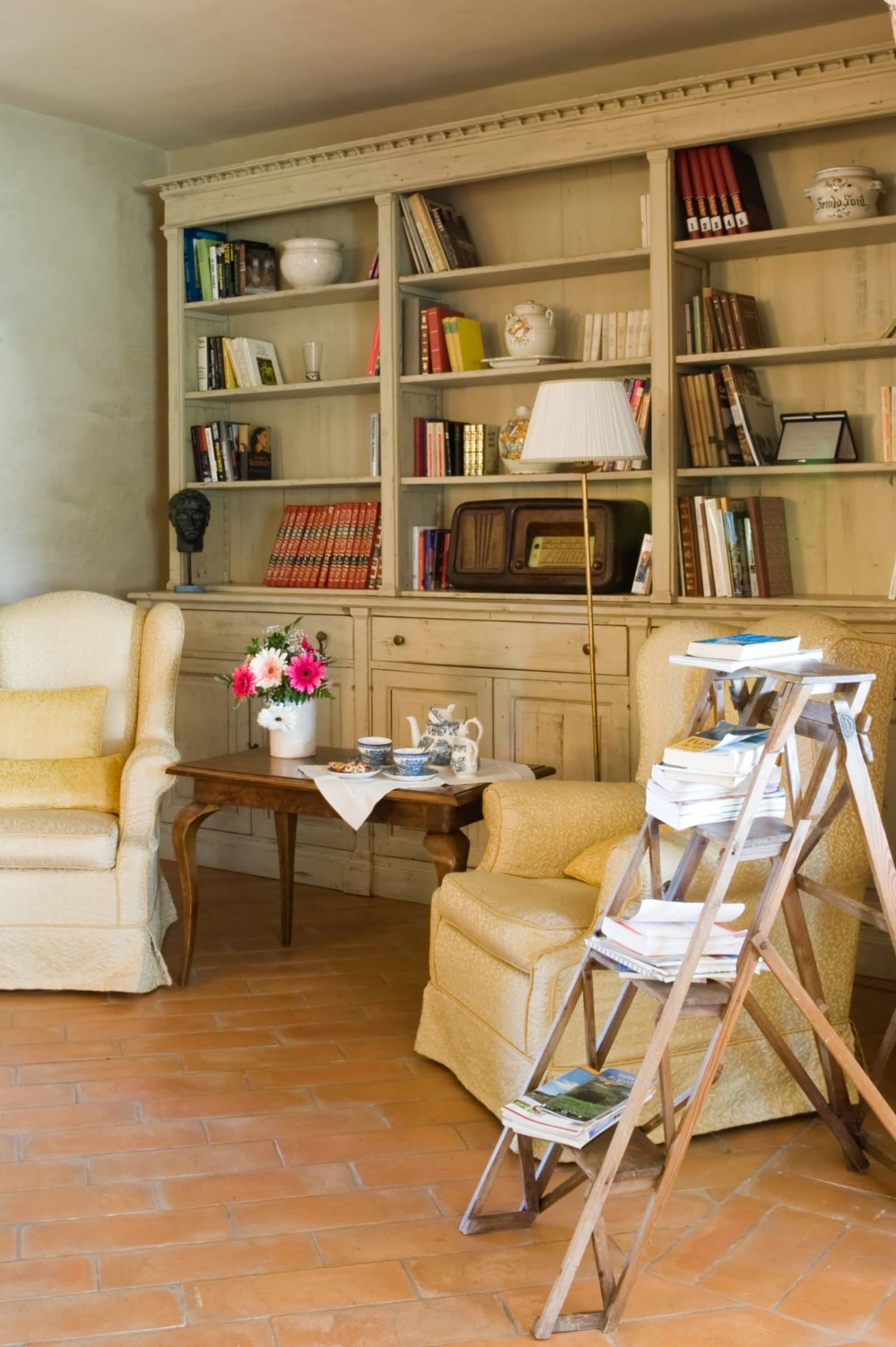 Villa Il Colto — the library corner