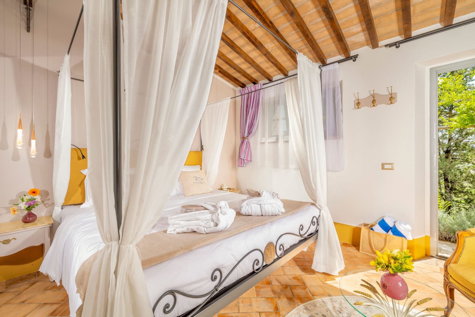 Villa Poggio d'Oro — a white canopy bed in a deluxe room
