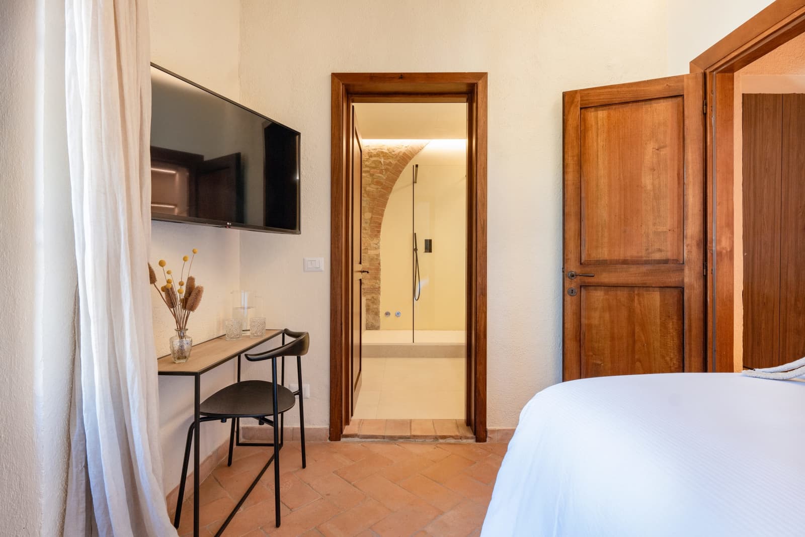 Villa Il Cellese — the single room's desk