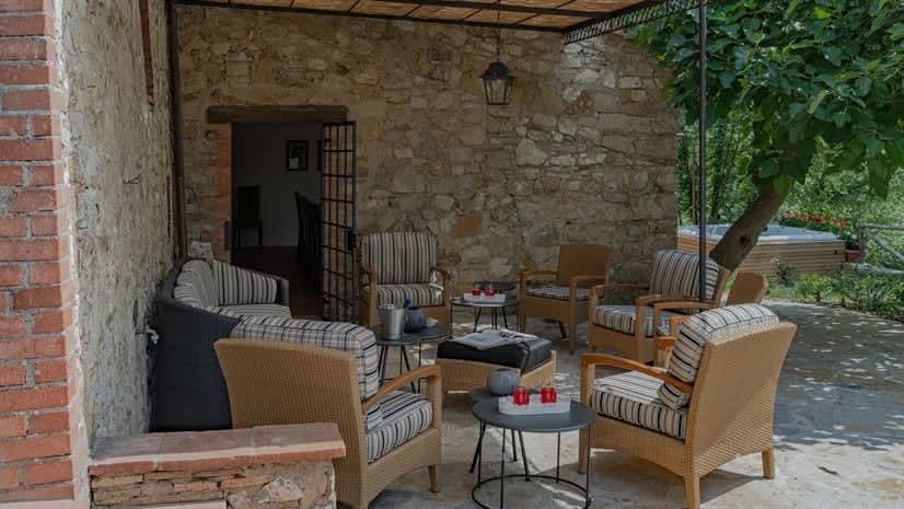 Borgo delle Vigne — covered lounge seating