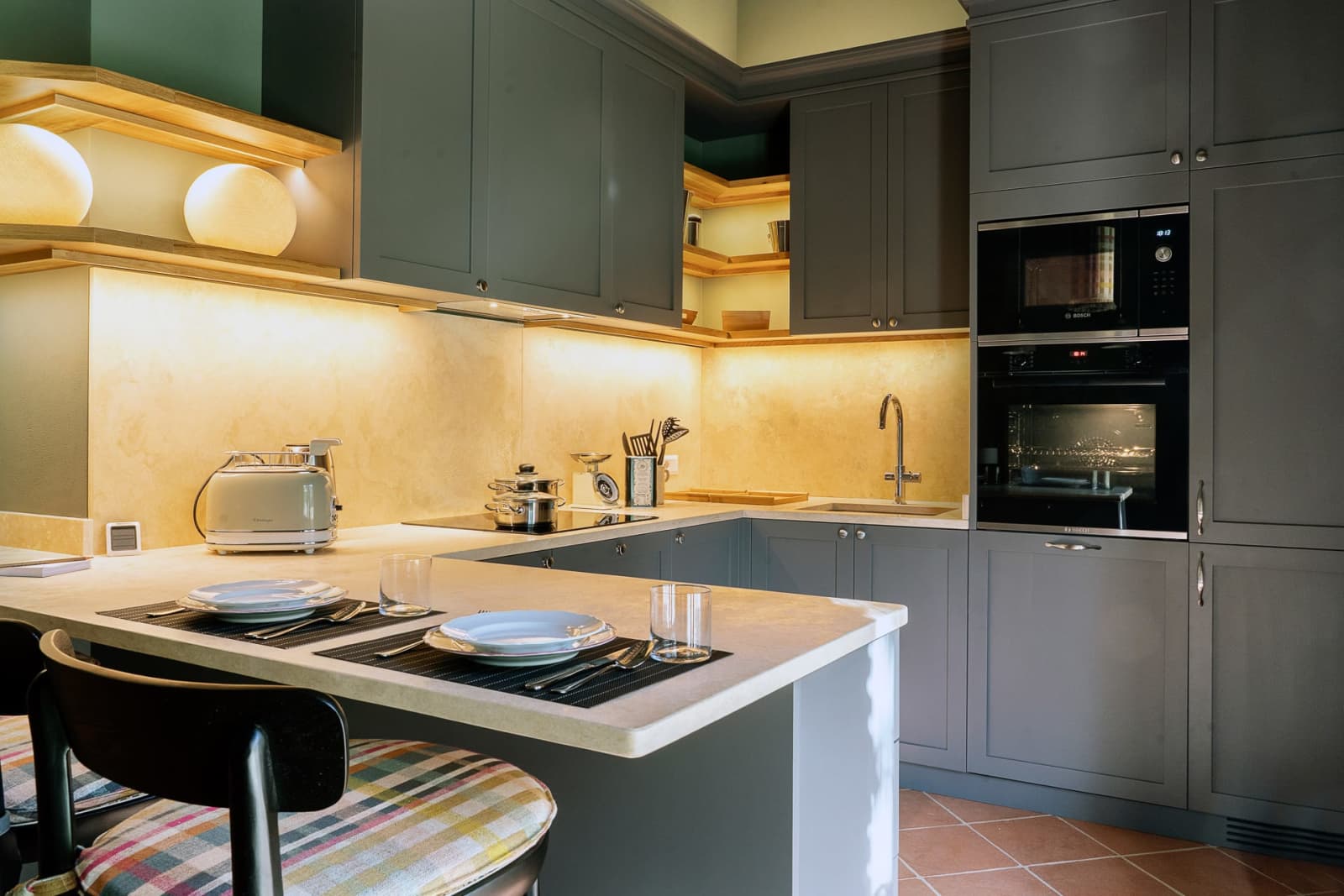 Casa Pernicella — the kitchen's marble island