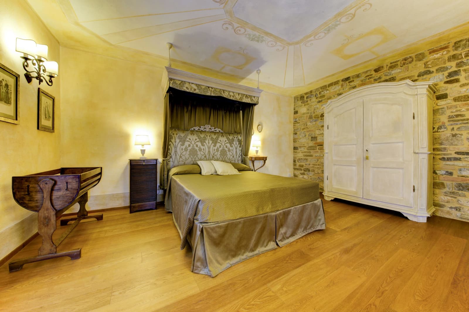 Villa Elle in Siena, Tuscany, photograph 22 of 65