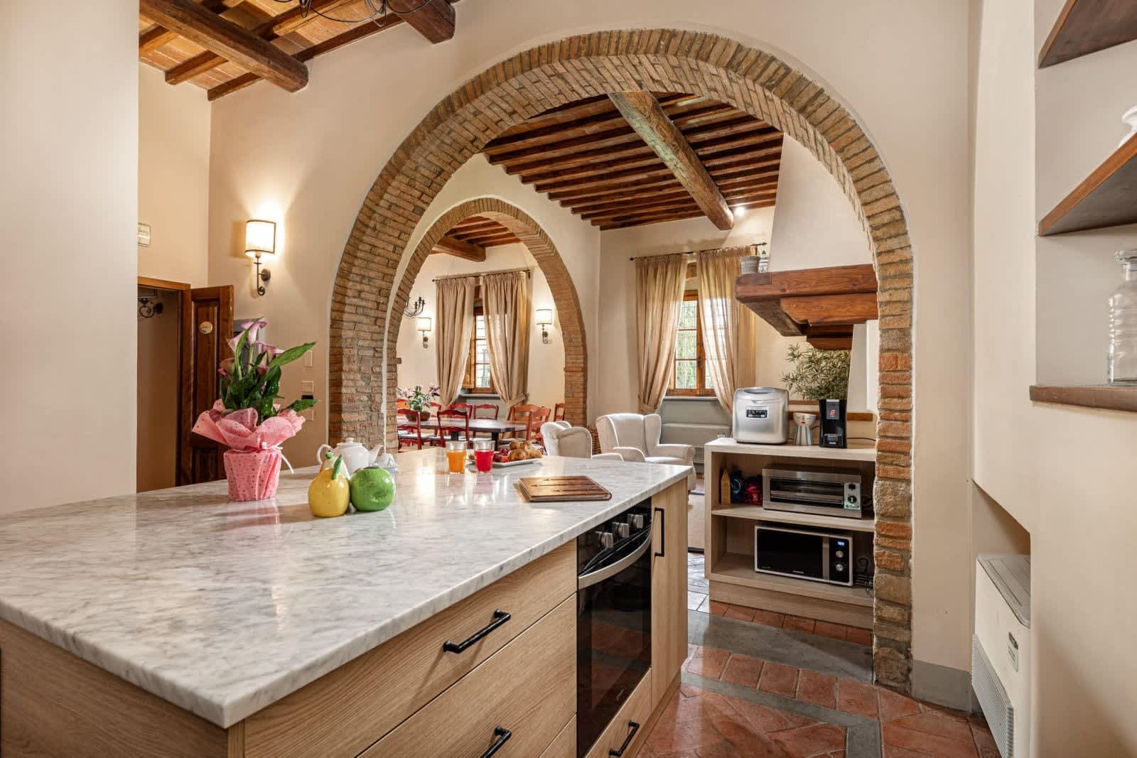 Solare del Chianti — the kitchen and its arch