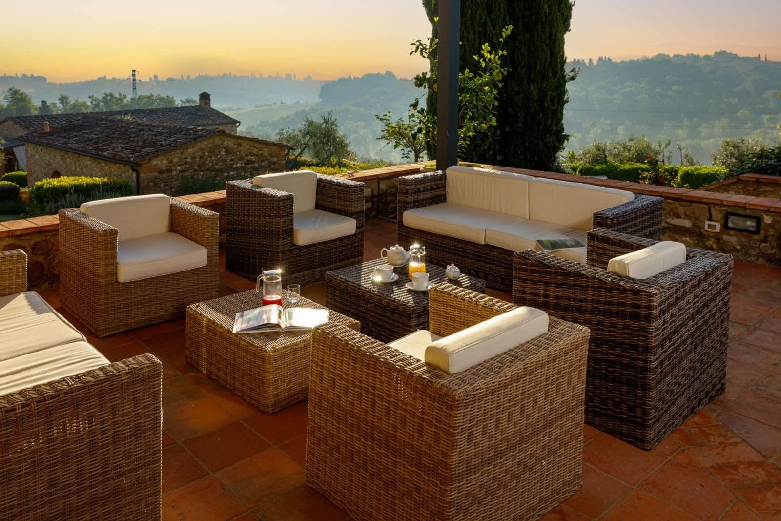 Solare del Chianti — the poolside sofas