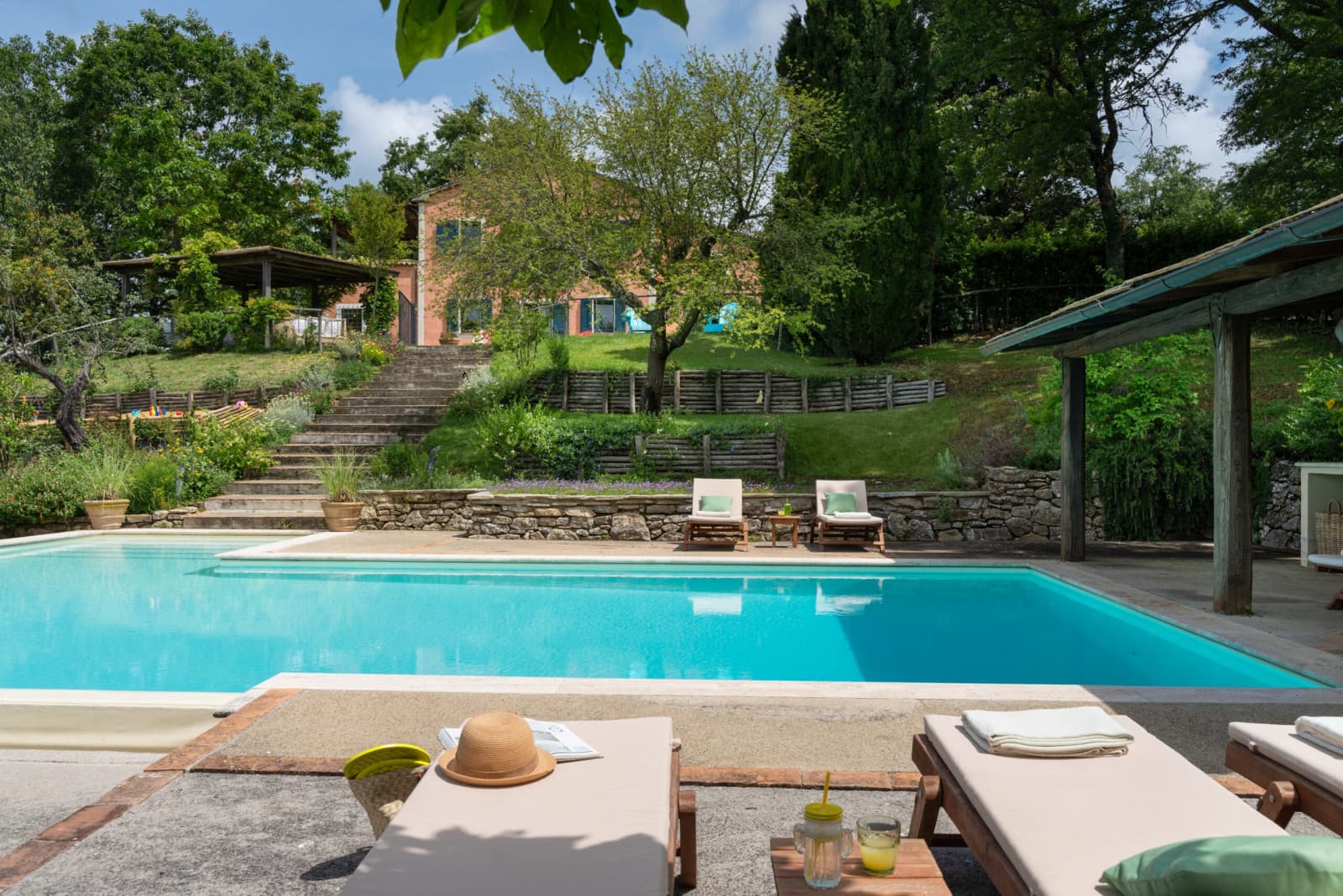 Villa Vetrichina — the pool and the house among the oaks