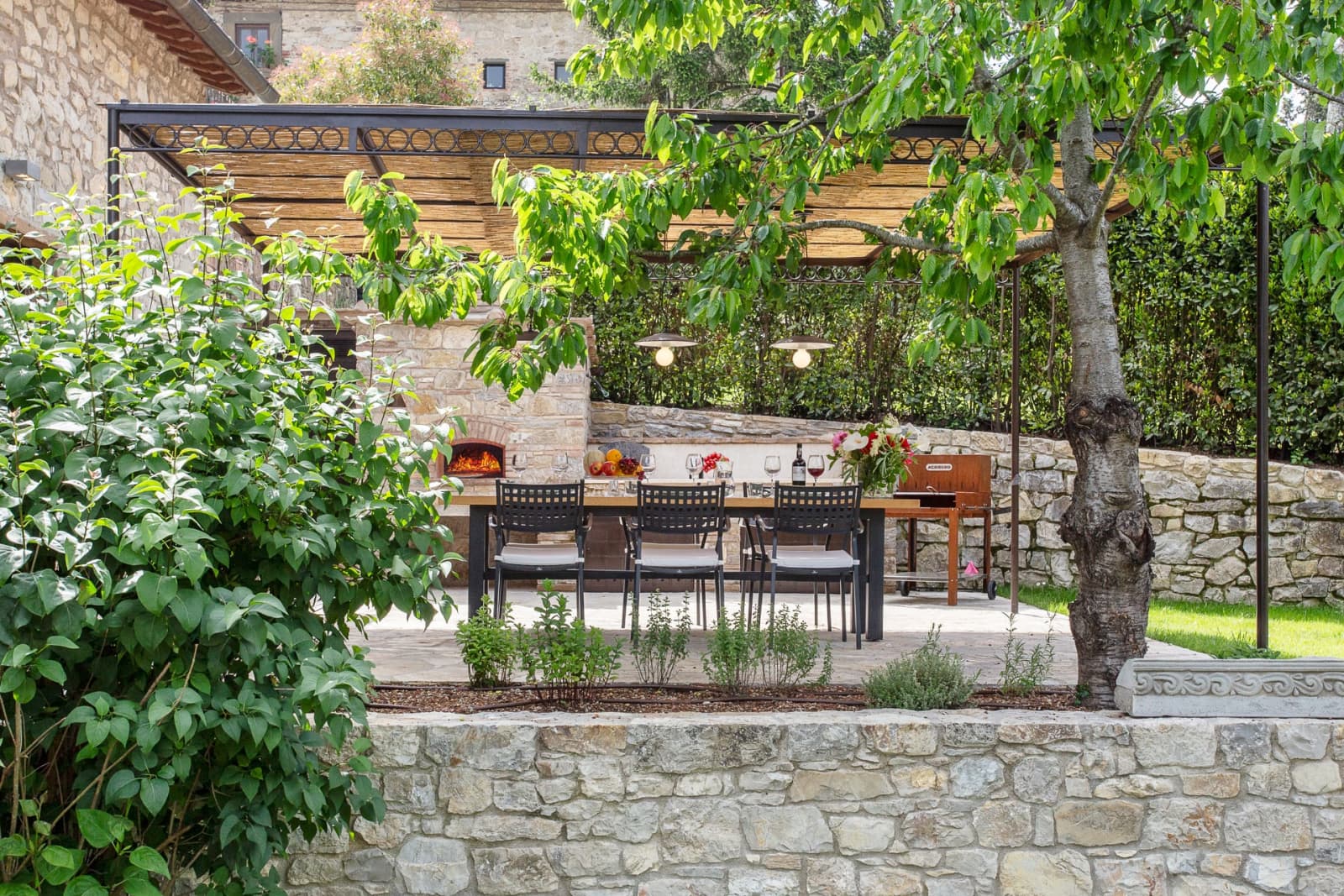 Casa Pernicella — the pergola dining table in the garden