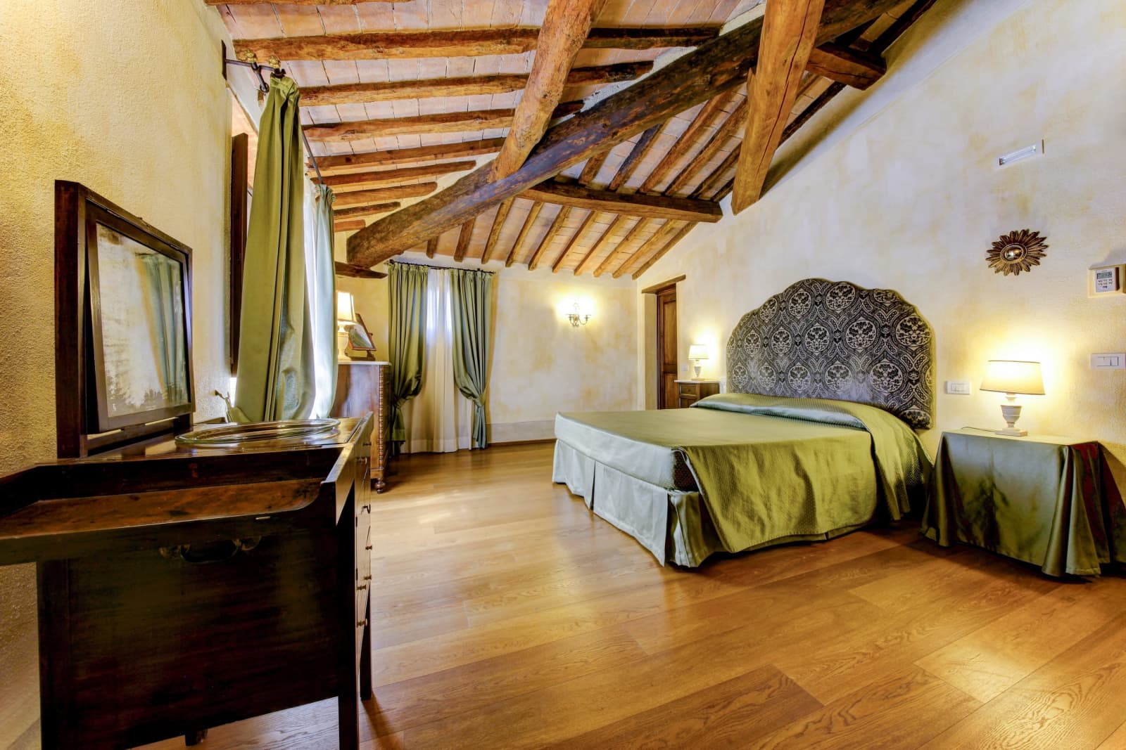 Villa Elle in Siena, Tuscany, photograph 30 of 65