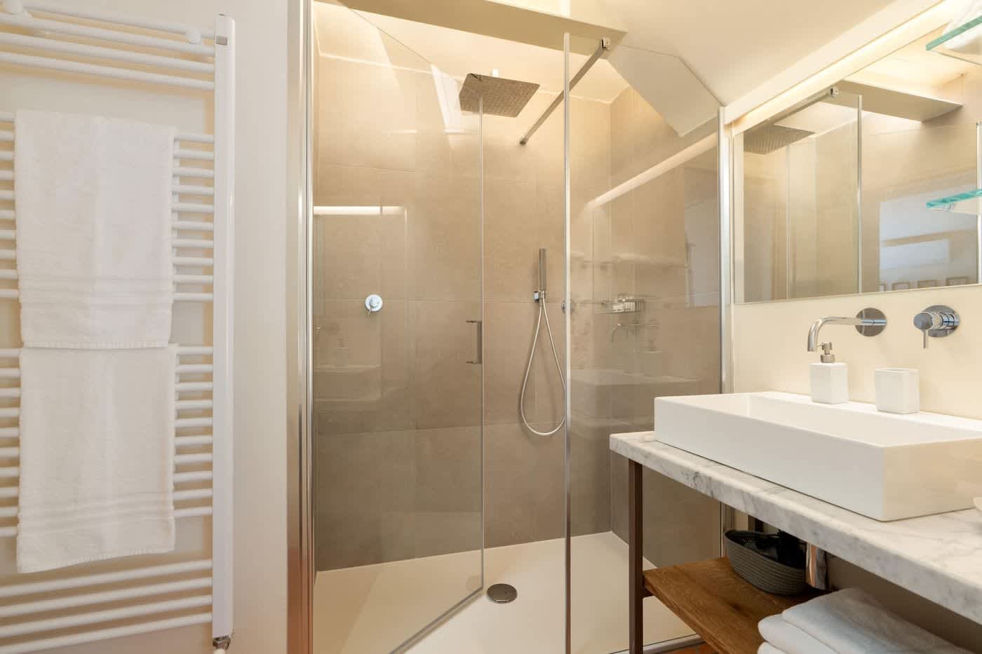 Casa Lilia — a walk-in shower
