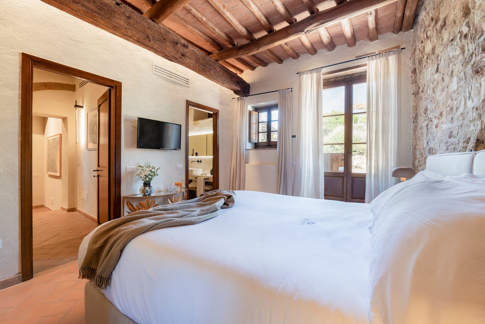 Villa Il Cellese — the Nicchie room's bed