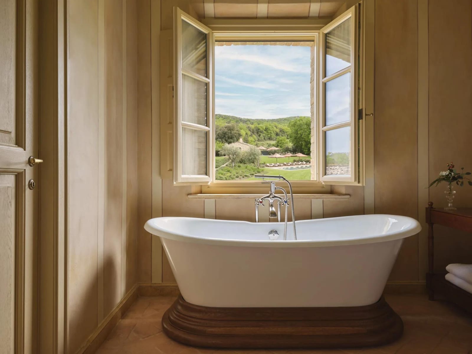 Villa Gauggiole in Castiglion del Bosco, Tuscany, photograph 5 of 24