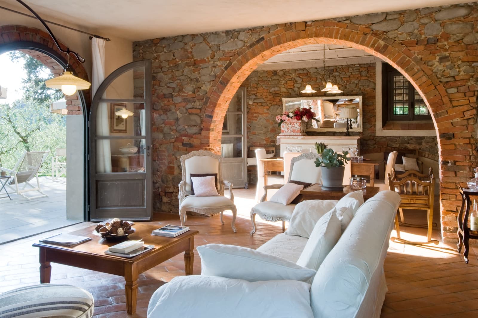 Villa Il Colto — the living room and arches