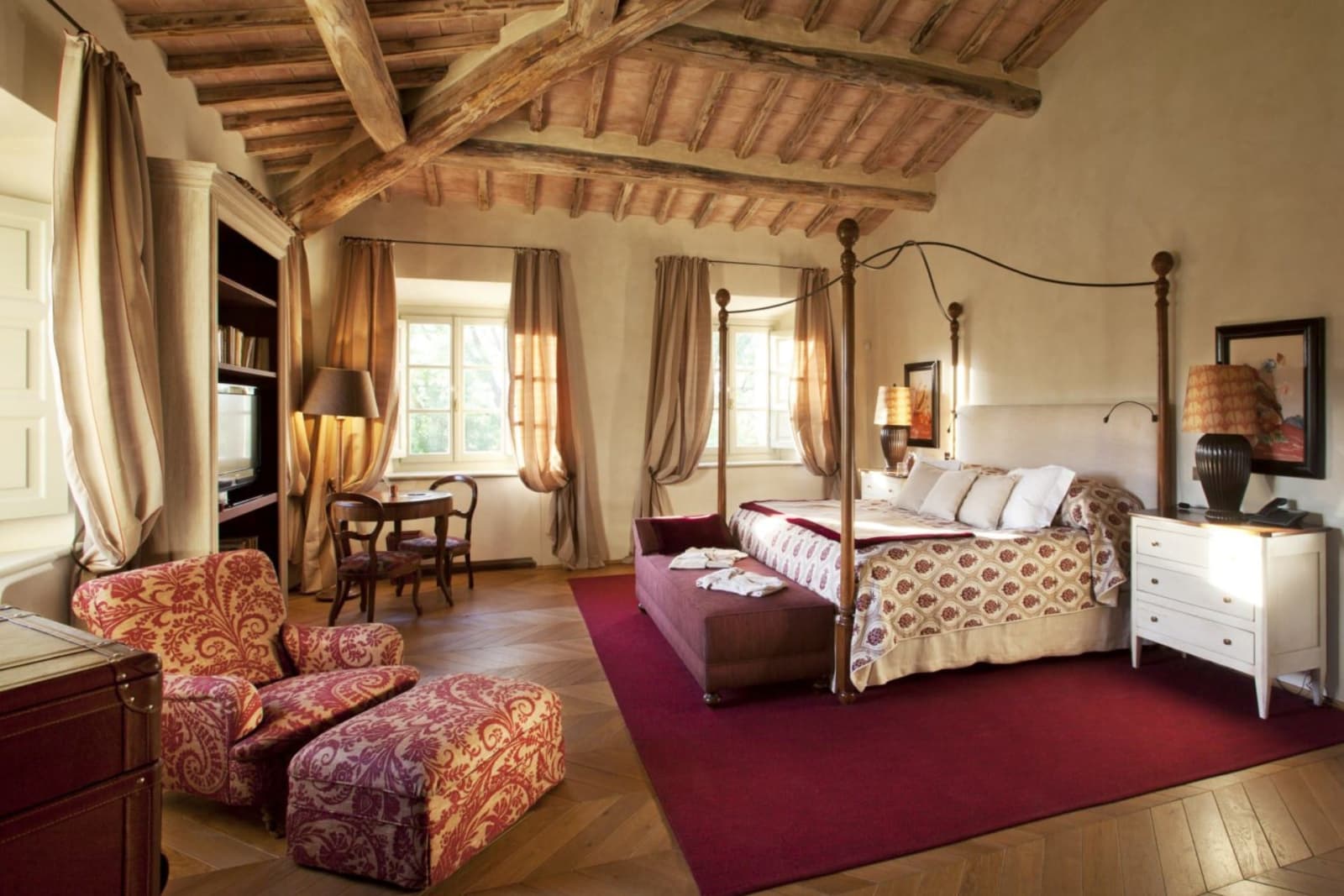 Villa Biondi in Castiglion del Bosco, Tuscany, photograph 15 of 20