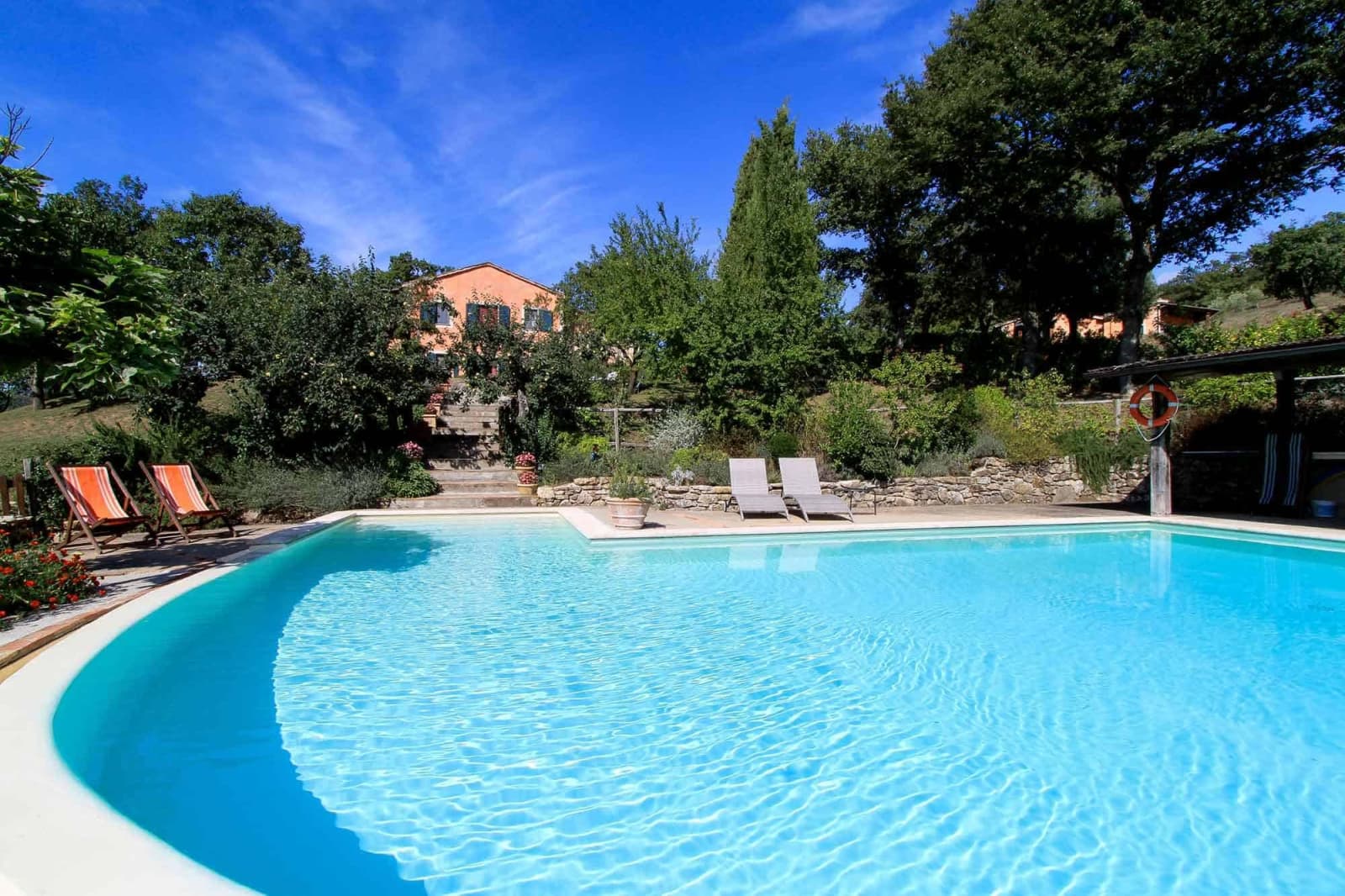 Villa Vetrichina — the pool and loungers