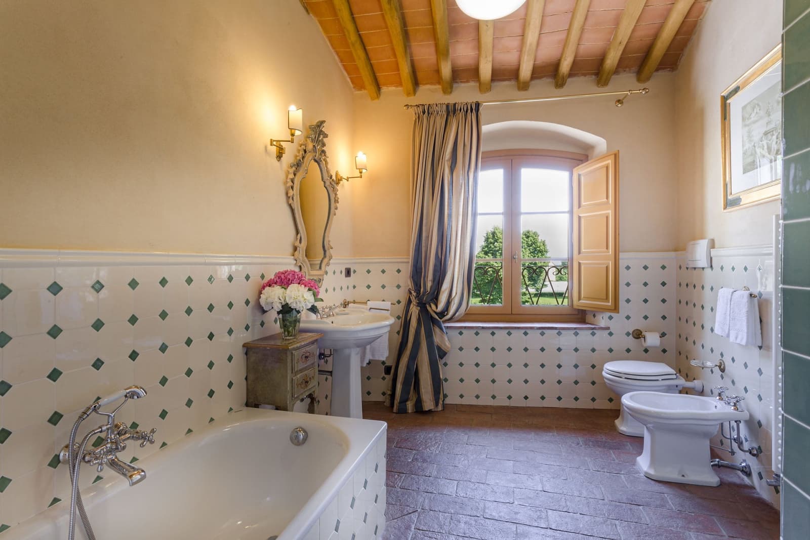 Villa Matteucci in Lucca & Garfagnana, Tuscany, photograph 11 of 39